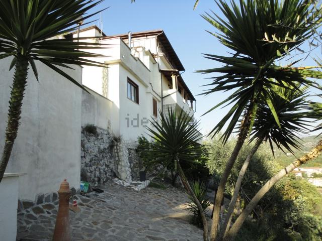 Case e ville in vendita di 200 m² in Via Circonvallazione, 54