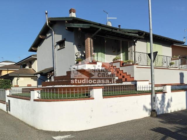 Case e ville in vendita di 200 m² in Via A. Crotti