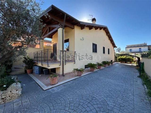 Case e ville in vendita di 200 m² in Via Anterivo