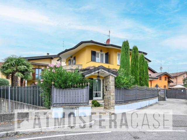 Case e ville in vendita di 200 m² in Via Adige, 38