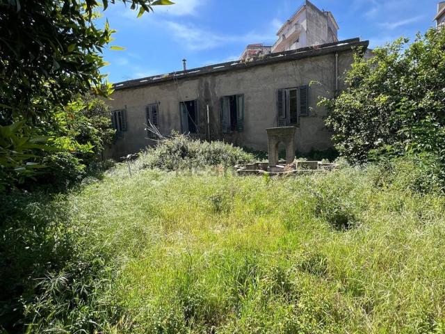 Case e ville in vendita di 200 m² in Via Alcide de Gasperi, 24