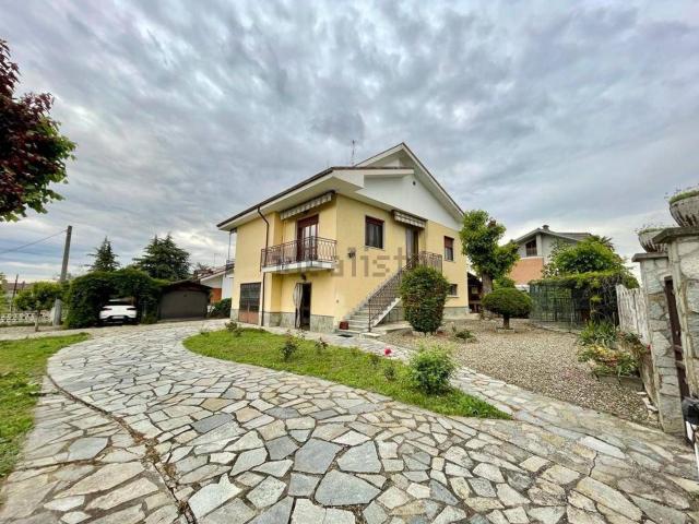 Case e ville in vendita di 200 m² in Via Alessandria, 9