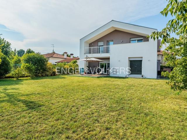 Case e ville in vendita di 200 m² in Via Alessandro Volta, 22