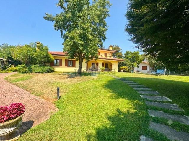Case e ville in vendita di 200 m² in Via Alloro