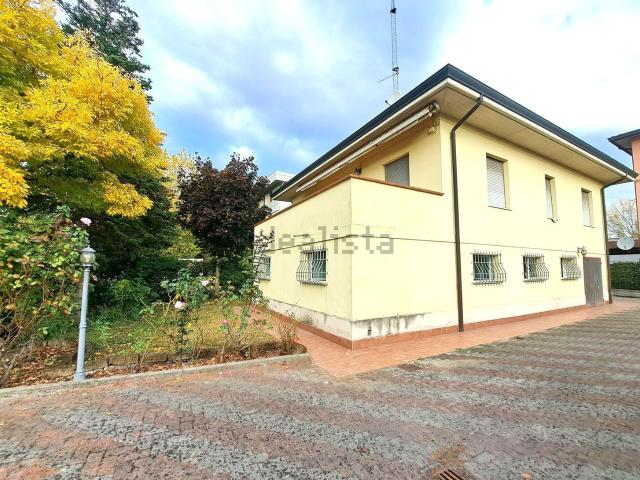 Case e ville in vendita di 200 m² in Via Arturo Scotti