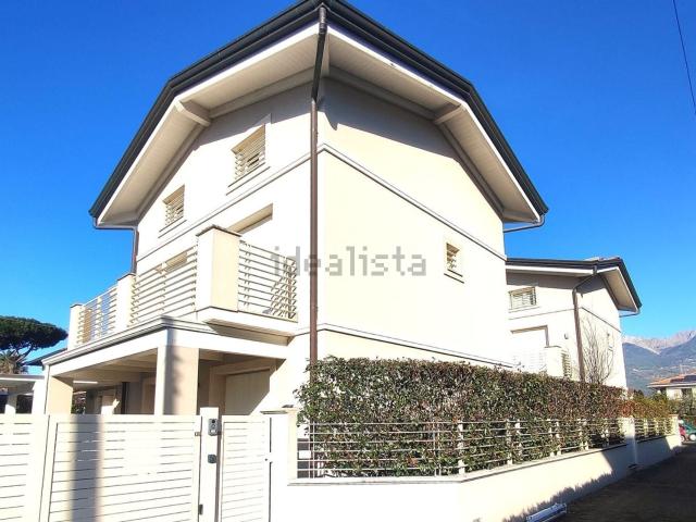 Case e ville in vendita di 200 m² in Via Balilla Grillotti