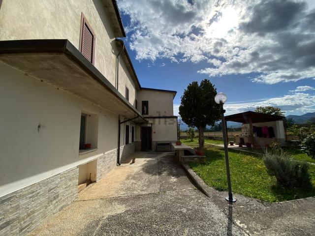 Case e ville in vendita di 200 m² in Via Banchette, 1