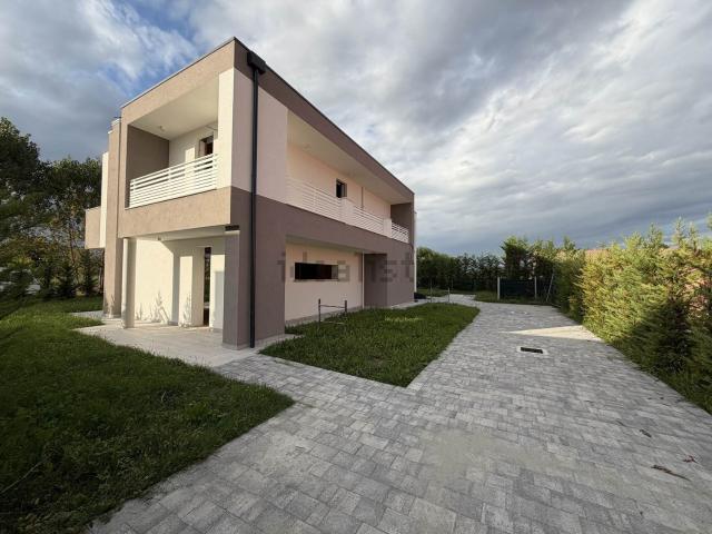 Case e ville in vendita di 200 m² in Via Benedetto Marcello, 35