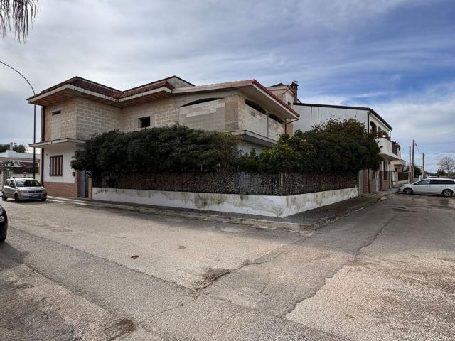 Case e ville in vendita di 200 m² in Via Benefici
