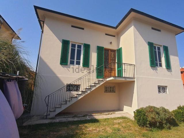 Case e ville in vendita di 200 m² in Via Beppe Fenoglio
