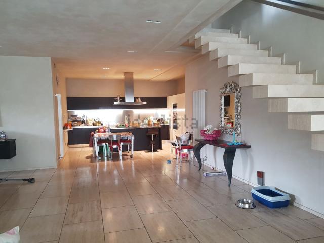 Case e ville in vendita di 200 m² in Via Buonarroti