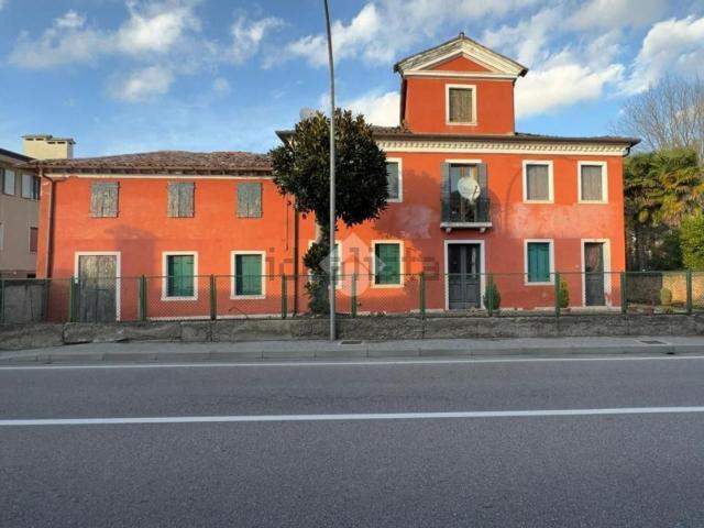 Case e ville in vendita di 200 m² in Via G. Marconi, 72