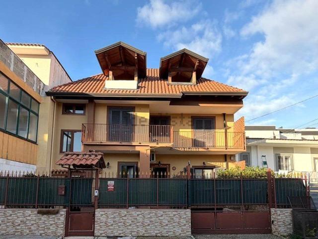 Case e ville in vendita di 200 m² in Via G. Salvemini