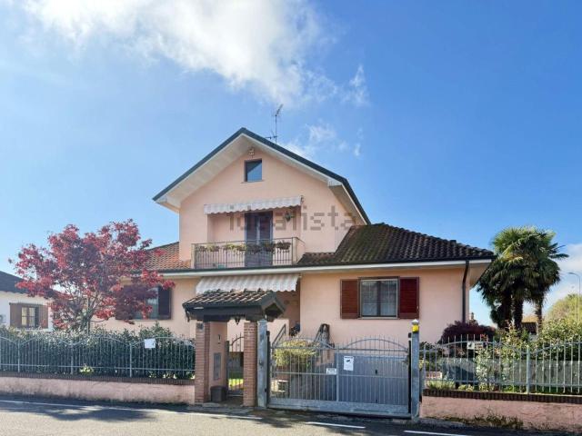Case e ville in vendita di 200 m² in Via Giosuè Carducci, 4