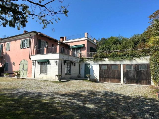 Case e ville in vendita di 200 m² in Via Giovanni Battista Bodoni, 84