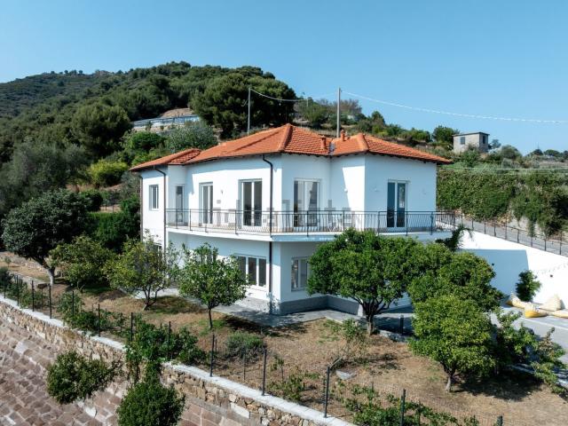 Case e ville in vendita di 200 m² in Via Grossi Bianchi