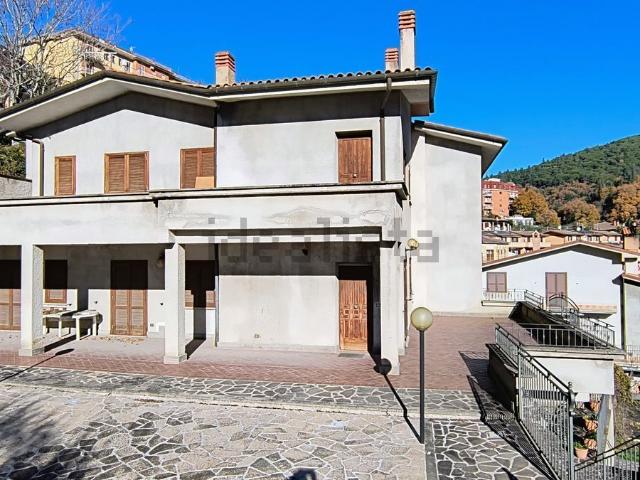 Case e ville in vendita di 200 m² in Via Don Minzoni