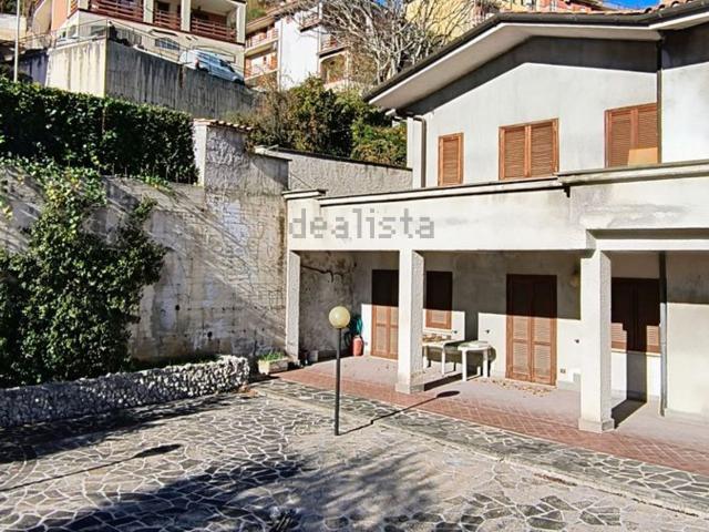 Case e ville in vendita di 200 m² in Via Don Minzoni