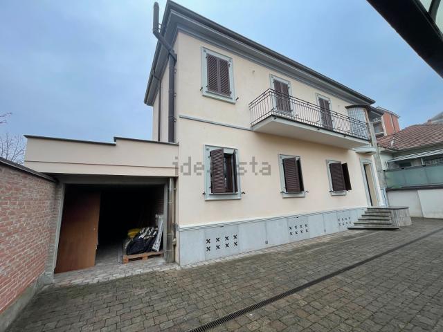 Case e ville in vendita di 200 m² in Via Don Canestri, 28