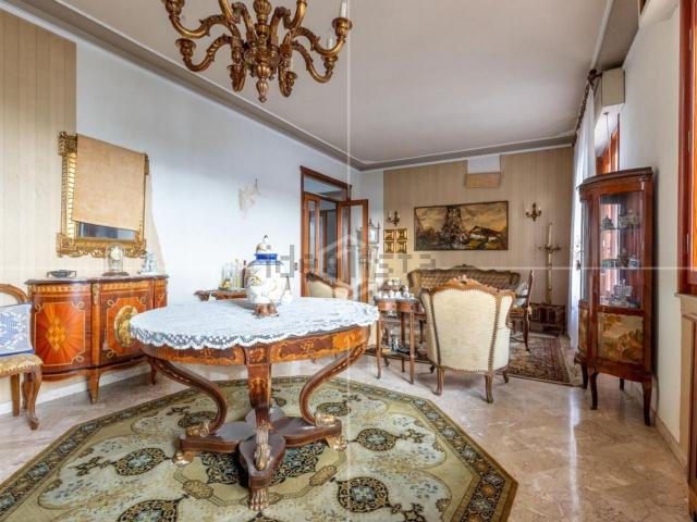 Case e ville in vendita di 200 m² in Via Dante Alighieri