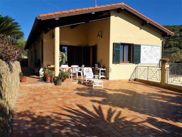 Case e ville in vendita di 200 m² in Via degli Inglesi