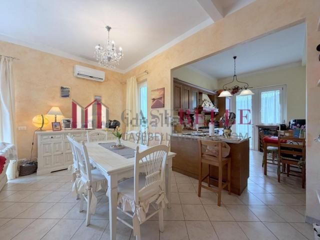 Case e ville in vendita di 200 m² in Via degli Orti, 55054