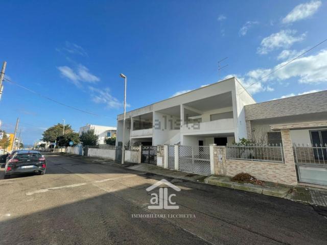 Case e ville in vendita di 200 m² in Via dei Mille in San Foca, 29