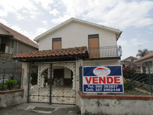 Case e ville in vendita di 200 m² in Via Dei Ciclamini