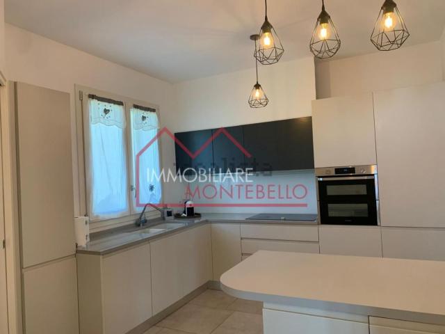 Case e ville in vendita di 200 m² in Via dei Tulipani, 55041