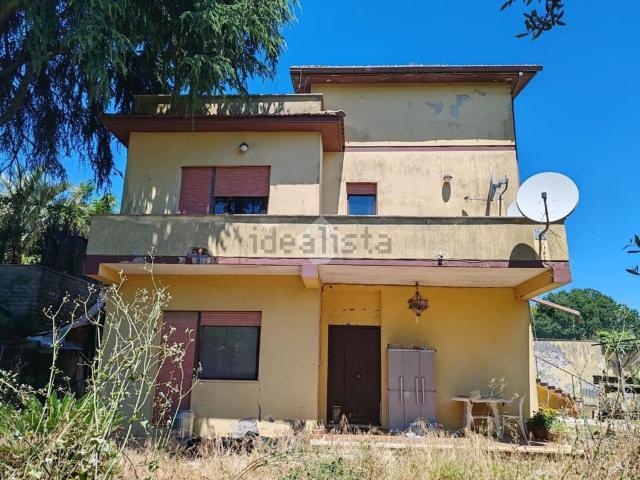 Case e ville in vendita di 200 m² in Via dei 3 Casali, 11