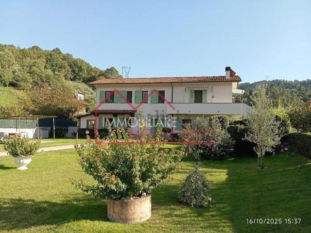Case e ville in vendita di 200 m² in Via della Liberazione, 853