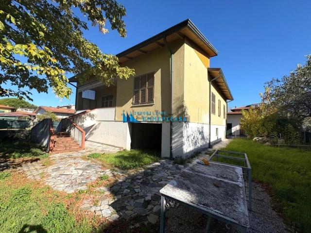 Case e ville in vendita di 200 m² in Via delle Pinete