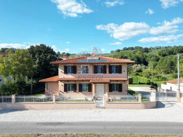Case e ville in vendita di 200 m² in Via di San Ginese