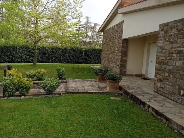 Case e ville in vendita di 200 m² in Via di Pulica