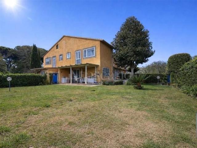 Case e ville in vendita di 200 m² in Via Diagora di Rodi