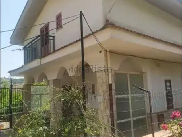 Case e ville in vendita di 200 m² in Via Emilia Romagna
