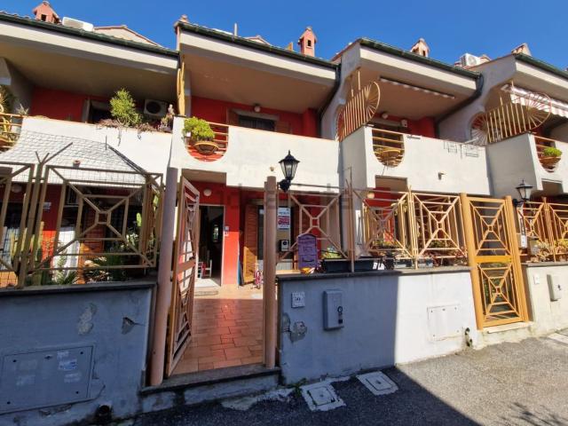 Case e ville in vendita di 200 m² in Via Firenze
