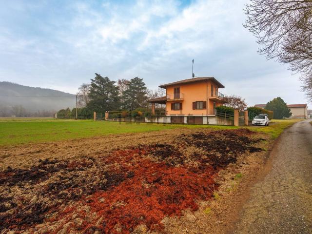 Case e ville in vendita di 200 m² in Via Ivrea
