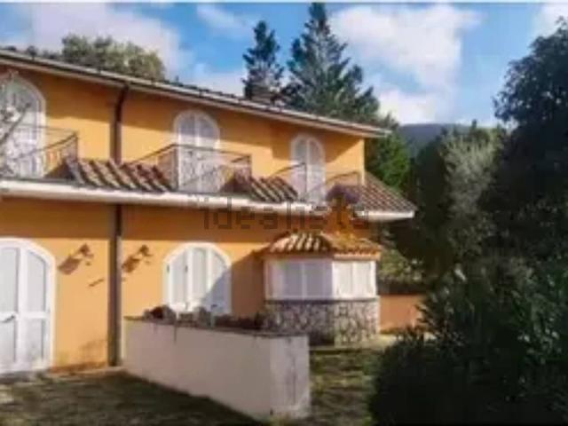 Case e ville in vendita di 200 m² in Via Orvieto