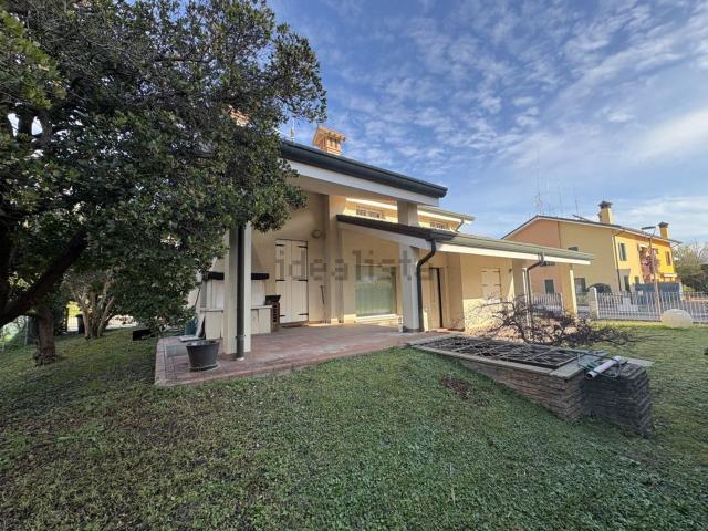 Case e ville in vendita di 200 m² in Via Orlando C