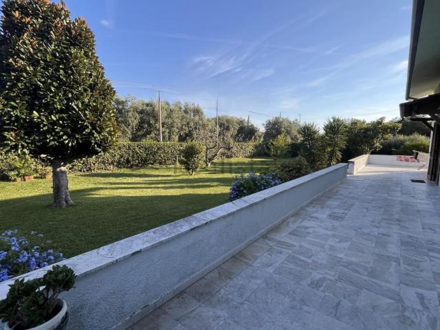 Case e ville in vendita di 200 m² in Via L. Salvatori