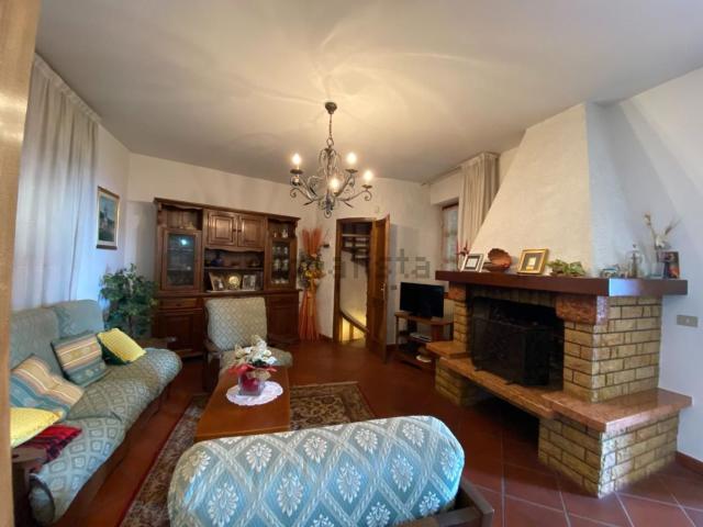 Case e ville in vendita di 200 m² in Via Leonardo da Vinci, 25
