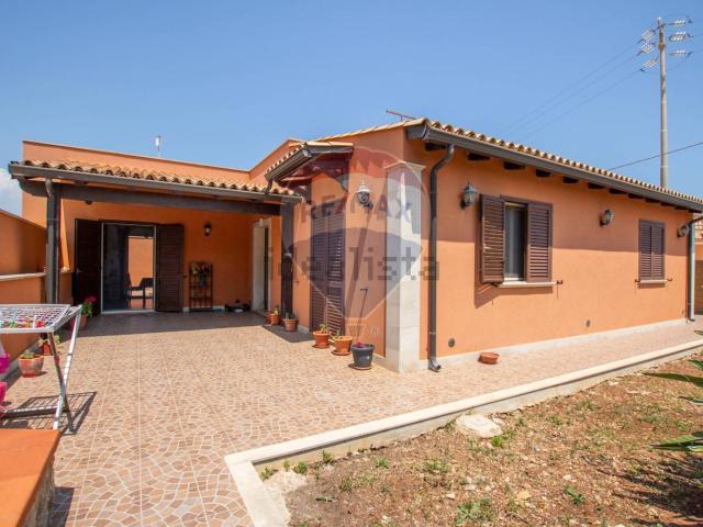Case e ville in vendita di 200 m² in Via Lido Sacramento, 156