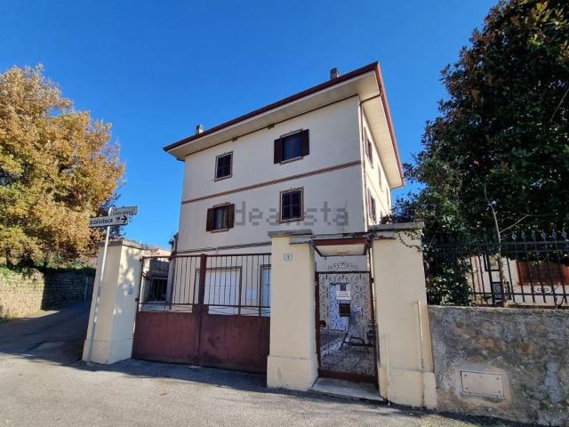 Case e ville in vendita di 200 m² in Via Lucio Stazio