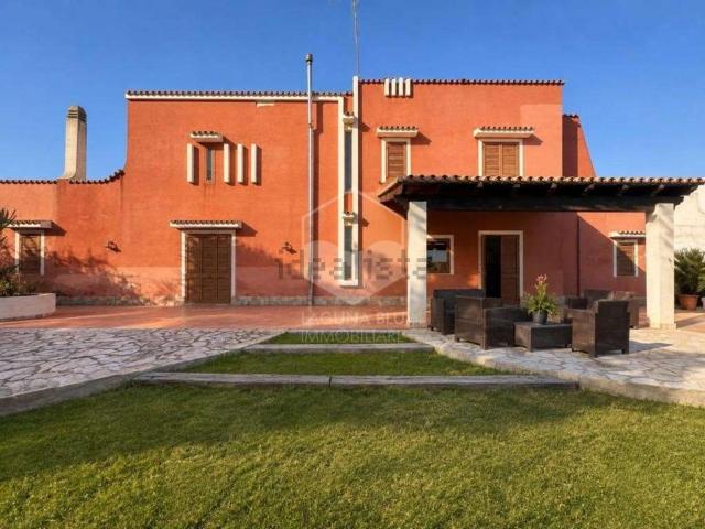 Case e ville in vendita di 200 m² in Via Mazara