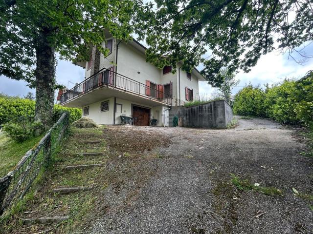 Case e ville in vendita di 200 m² in Via macchia antonini
