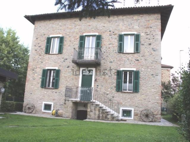 Case e ville in vendita di 200 m² in Via martiri della Benedicta