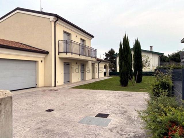 Case e ville in vendita di 200 m² in Via Martiri delle Foibe, 17