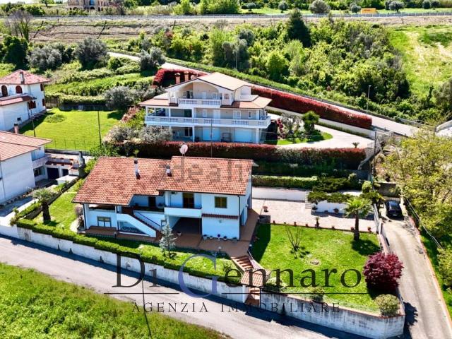 Case e ville in vendita di 200 m² in Via Muracche II, 47