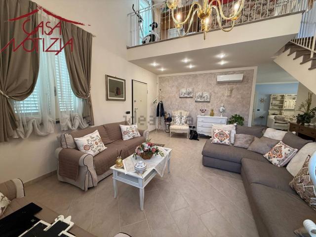 Case e ville in vendita di 200 m² in Via San Donnino